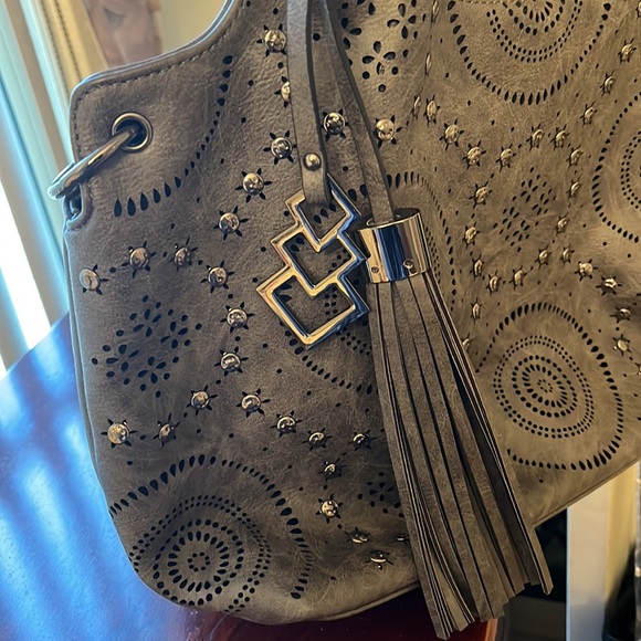 🙌Exquisite Grey Vegan Leather Purse “New without Tags” - Picture 2 of 9